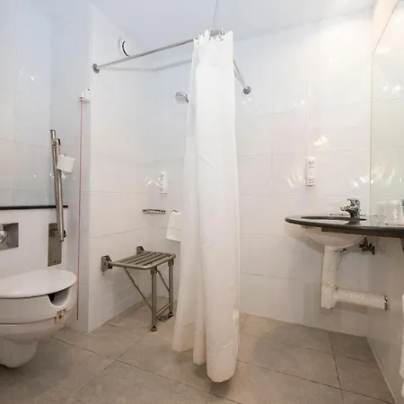 Express By Ihg Hotel 3*