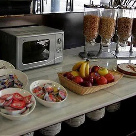 Express By Ihg Hotel 3*