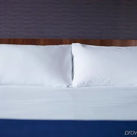 Express By Ihg Hotel