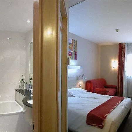 Express By Ihg Hotel